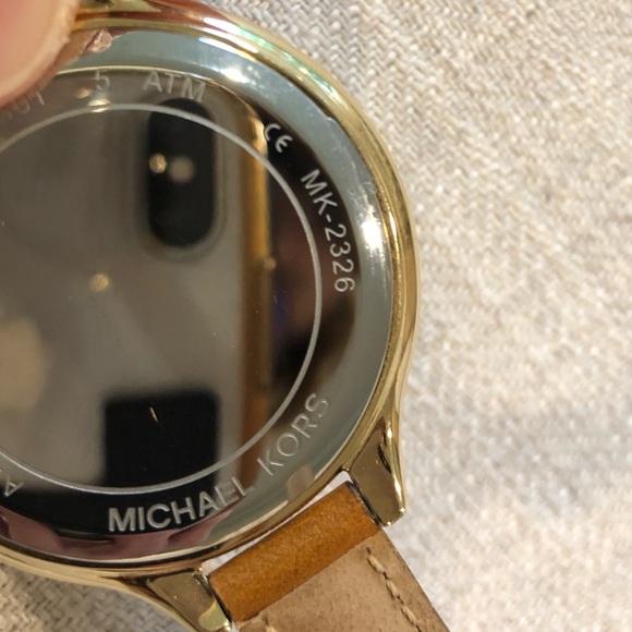 Michael Kors Slim Runway Watch - Picture 15 of 16
